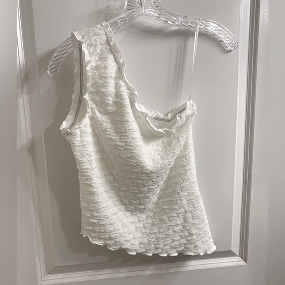 Asymmetrical White Top - Picture 1 of 2